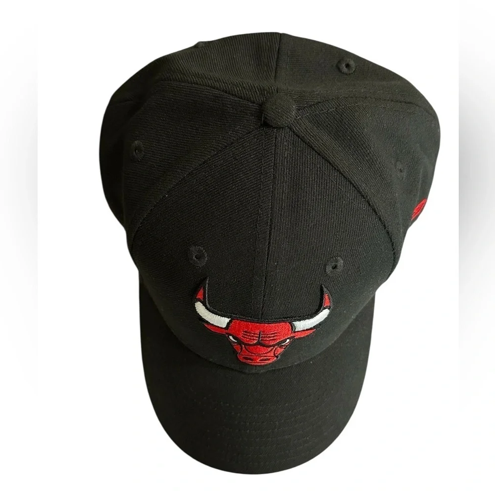 New Era 9Forty Black Bulls NBA fan cap. - Picture 2 of 8